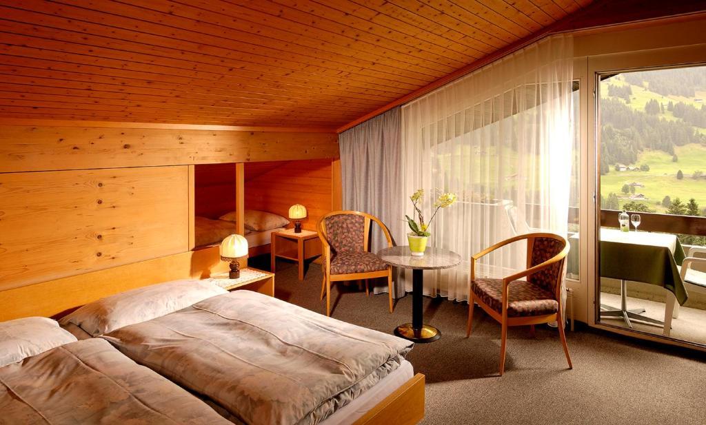Hotel Crystal Adelboden Oda fotoğraf